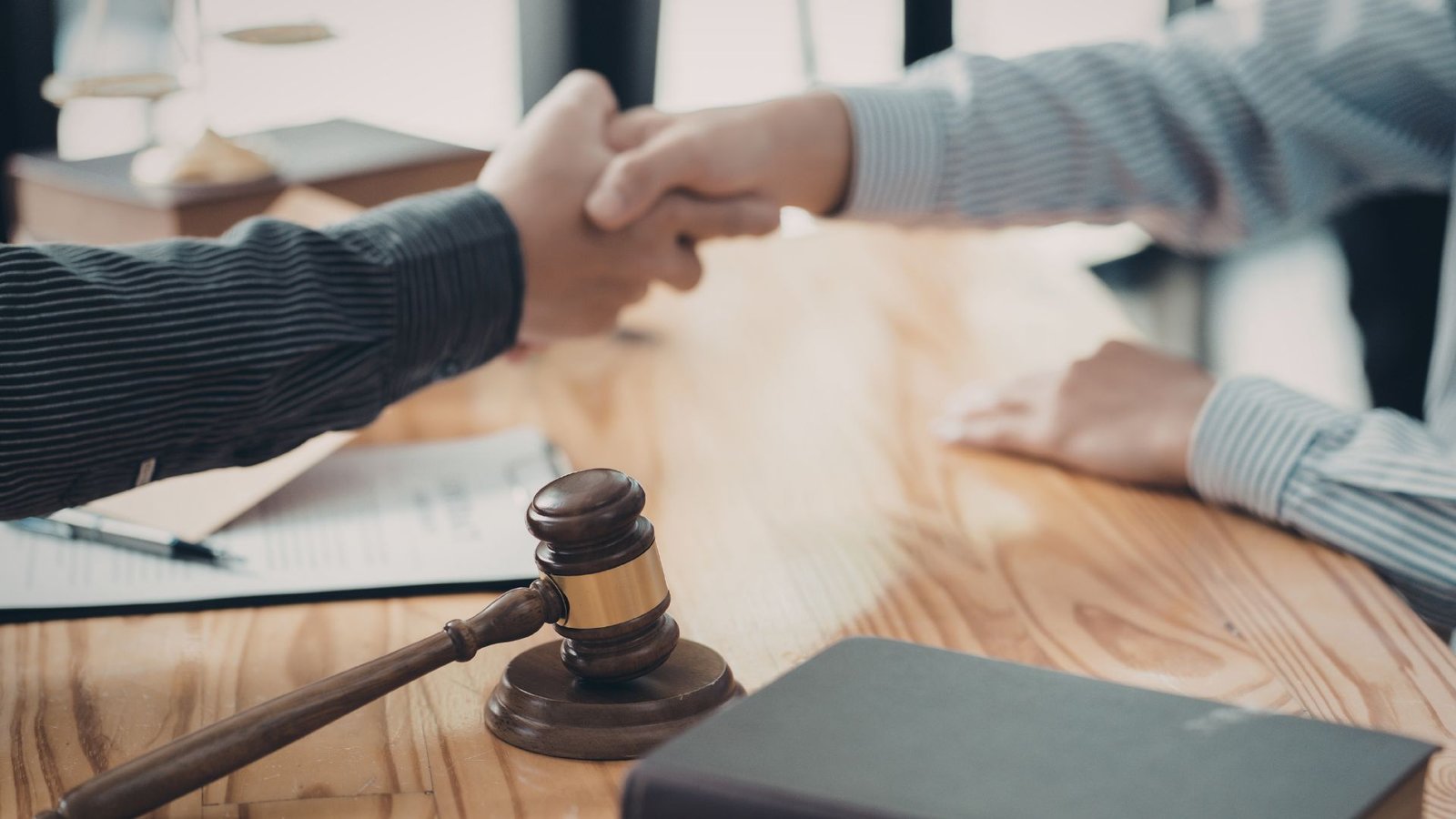 Entenda seus direitos sobre a estabilidade da gestante em Lajeado RS com a Galliassi Advocacia. Vamos conversar sobre como podemos ajudar.